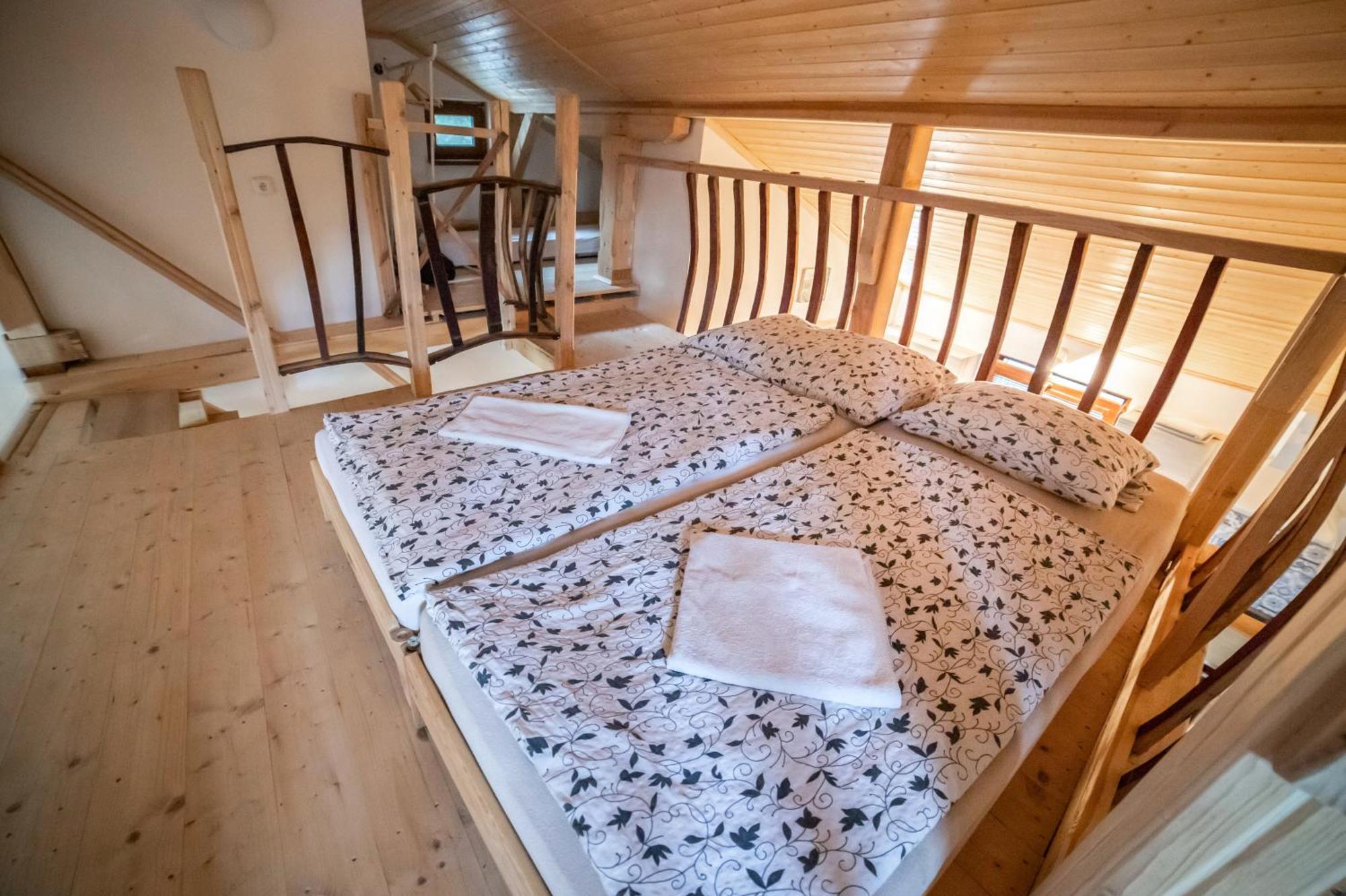 Vinny Sklep Kovarna - Nad Presovnou Rohatec Luaran gambar